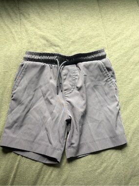 Vineyard vines performance shorts